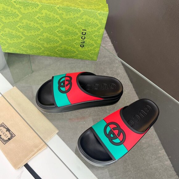 Gucci slippers - Picture 1 of 8